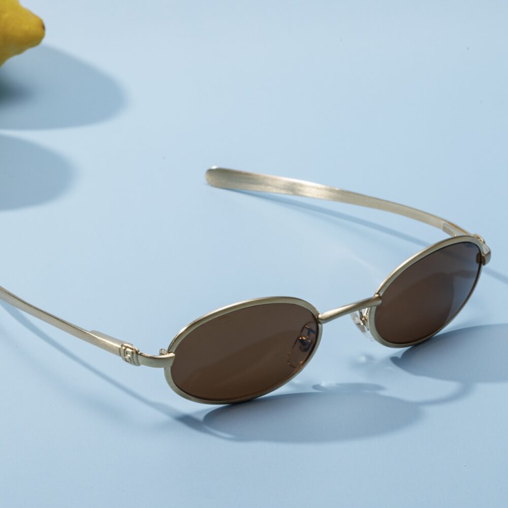 Lunettes de soleil vintages JAGUAR des années 70, forme papillon. La monture est en acétate écaillé marron, avec des verres bruns fantastiques.