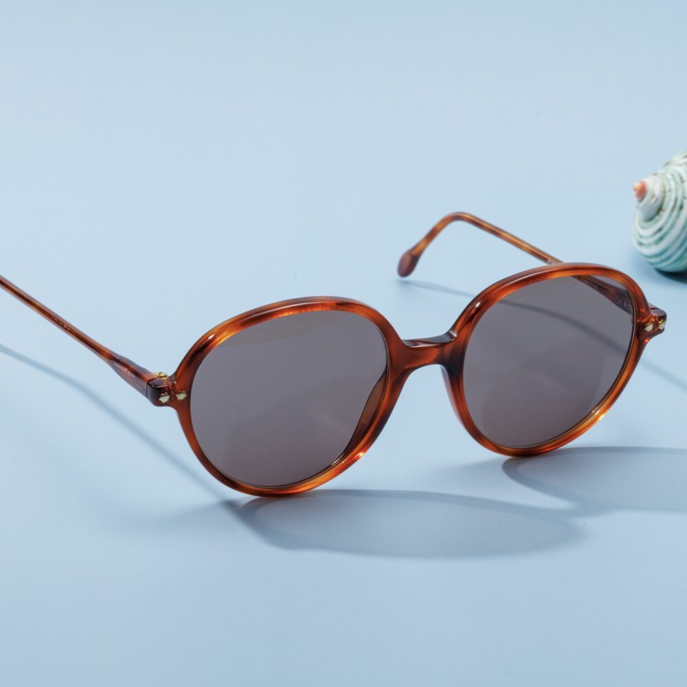 Lunettes de soleil vintage des années 80 de la marque Look. Monture en acier doré et acétate écaillé marron fabriquée main en Italie d'un savoir-faire lunetier authentique, avec des verres bruns fantastiques. Les lunettes Look sont toutes fabriquées à la main, avec des matériaux soigneusement choisis.